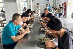 陪餐零距离 监管全链条